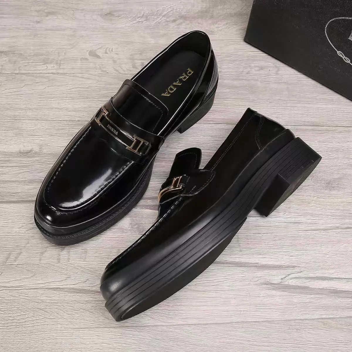 Men's shoes 💰540 💰💰🎩🎩【Prada】Counter 1:1⬆️original reproduction, absolute quality🆗Original outsole, high-quality imported rubber, wear-resistant and non-slip, never degummed, upper material: imported first-layer cowhide➕anti-slip foam outsole, official website material, lining material: water-dyed leather lining, 3 colors available! Code number 38-45